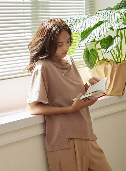 微光澤舒適落肩寬袖上衣